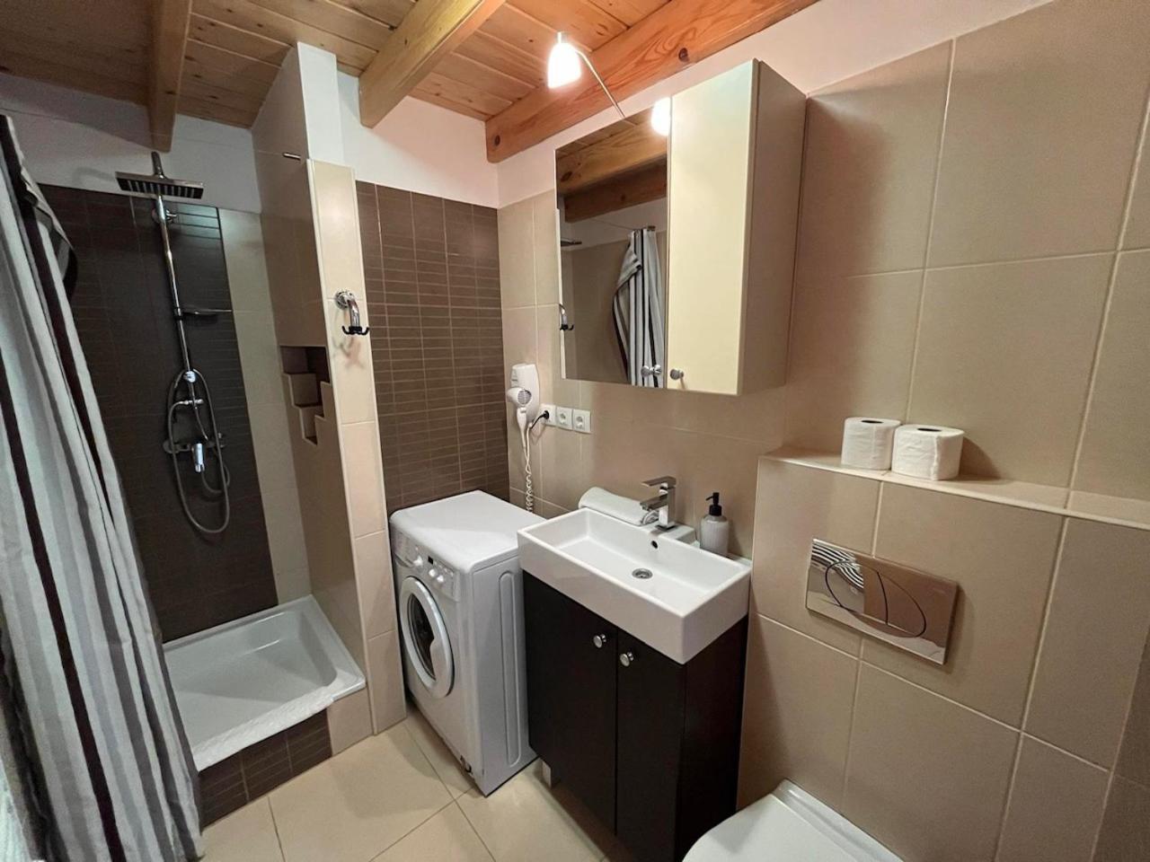 City Apartman Haz 巴拉通雷勒 外观 照片
