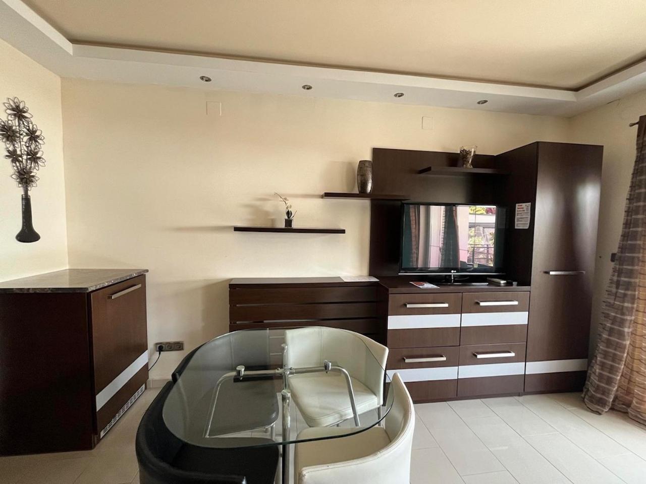 City Apartman Haz 巴拉通雷勒 外观 照片