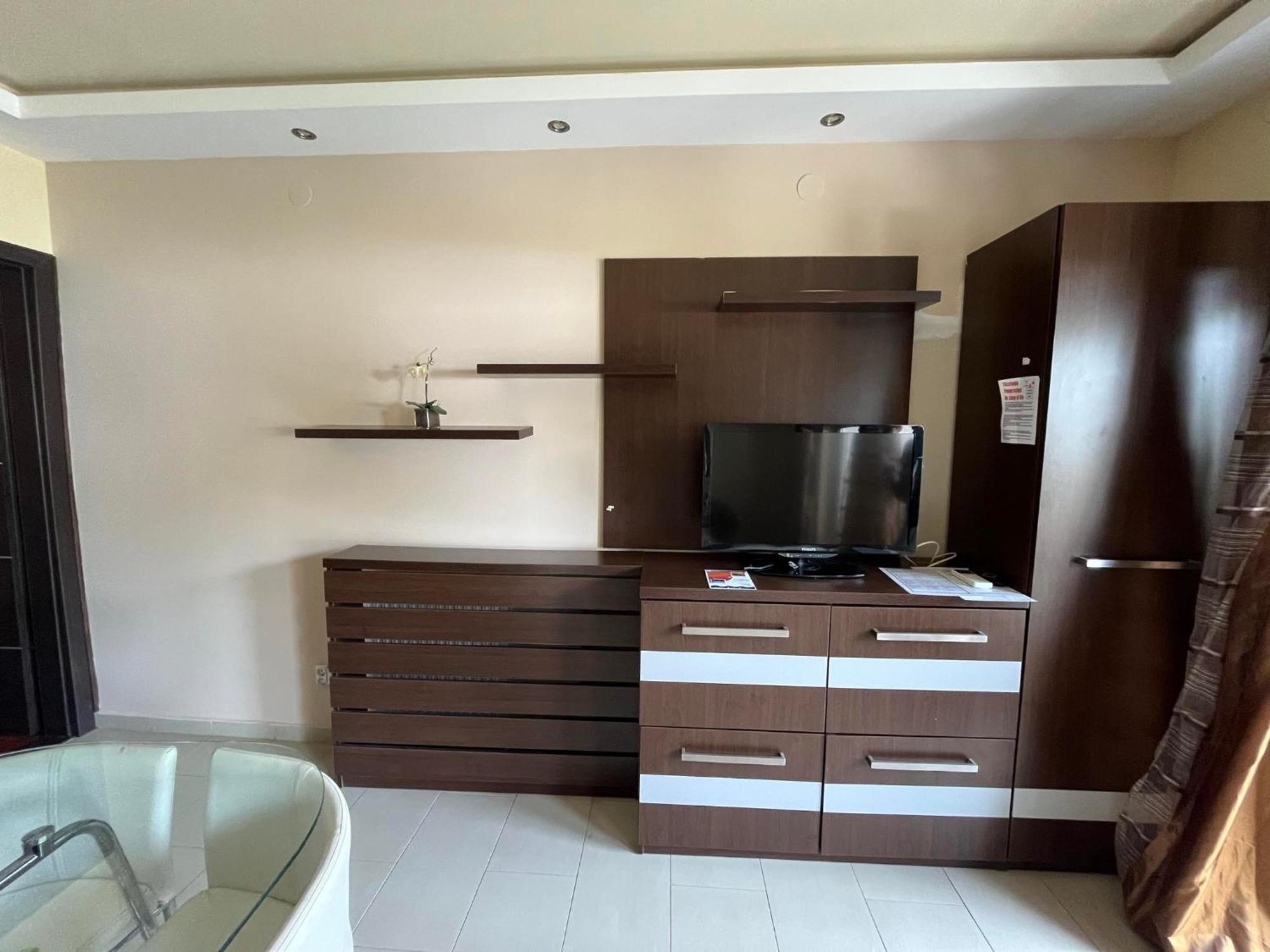 City Apartman Haz 巴拉通雷勒 外观 照片